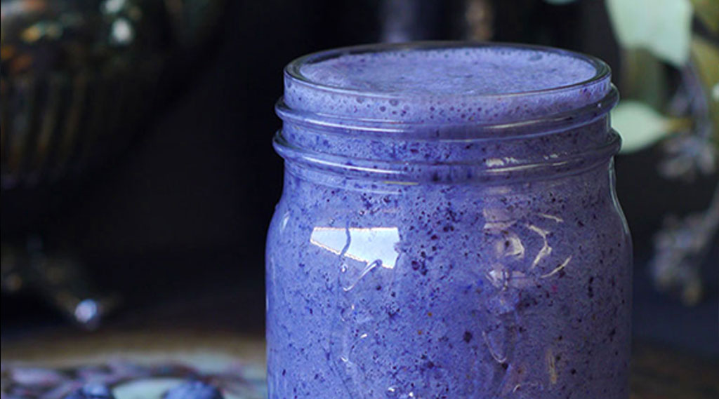blueberry smoothie in jam jar